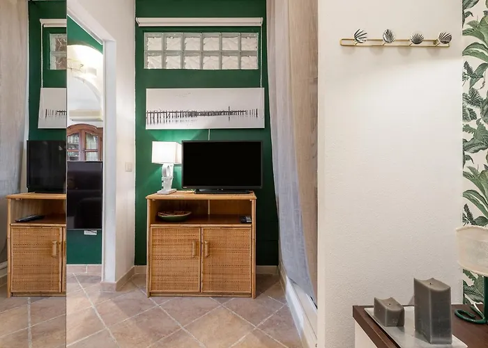 Marina House 度假居 *