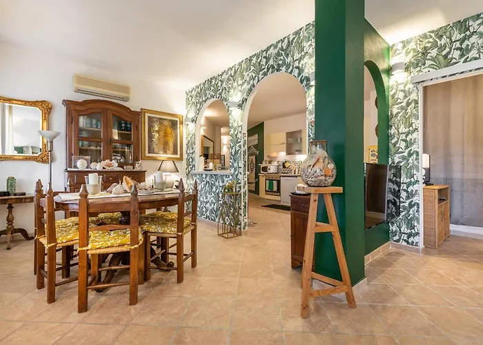 Marina House Будинок відпочинку