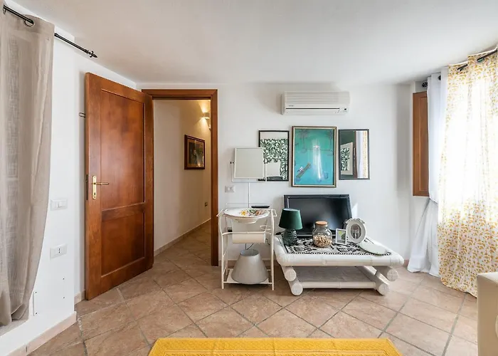 Marina House Будинок відпочинку